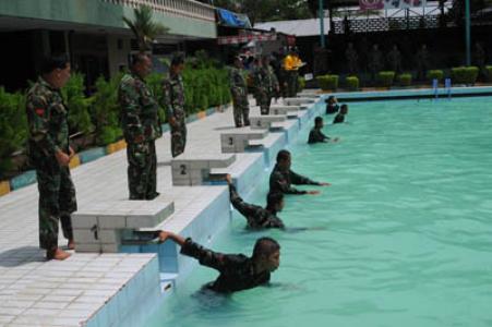 Prajurit Kodam I/BB Renang Militer